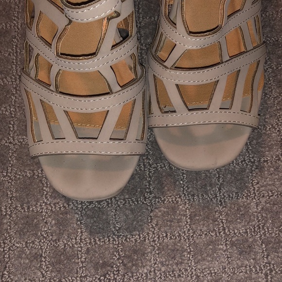 Brown size 8 Wedges! - Picture 6 of 6